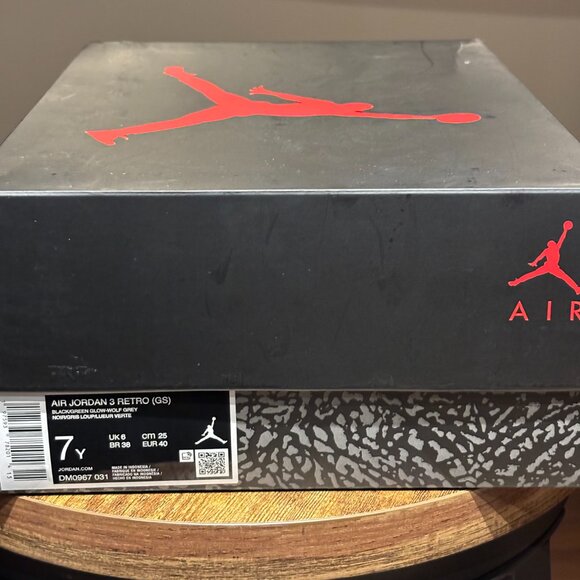 JORDAN 3 RETRO BLACK/GREEN GLOW-WOLF GREY SIZE 7/ GOOD CONDITION ORIGINAL BOX - Picture 5 of 5